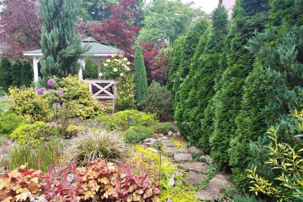 Hidden Gem Garden Leilighet Krasków Eksteriør bilde